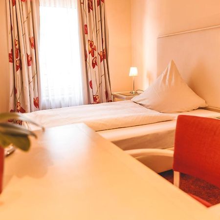 Hotel Loewen เอกเกนชไตน์-เลโอโพลด์สฮาเฟน ภายนอก รูปภาพ