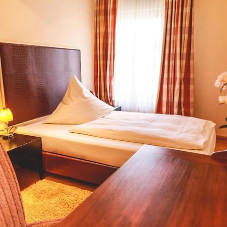 Hotel Loewen เอกเกนชไตน์-เลโอโพลด์สฮาเฟน ภายนอก รูปภาพ