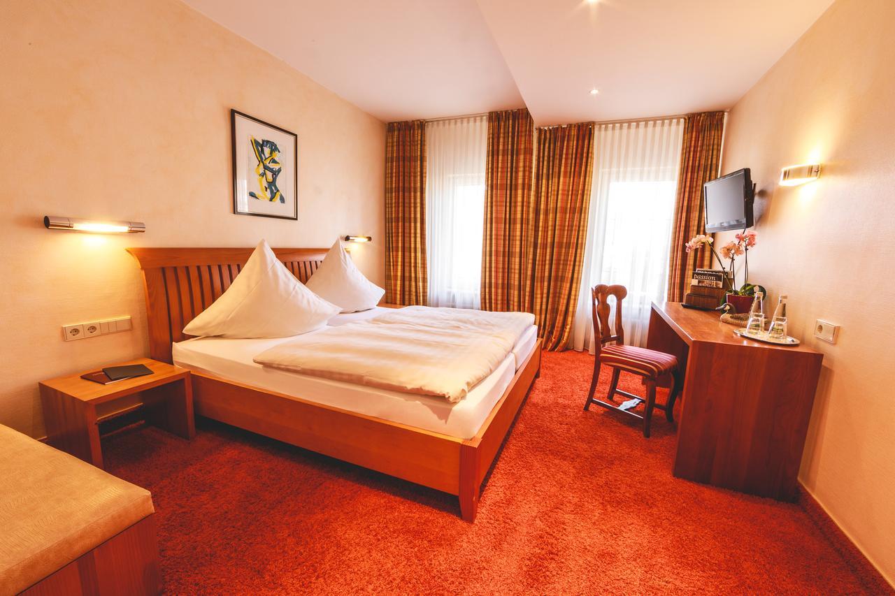 Hotel Loewen เอกเกนชไตน์-เลโอโพลด์สฮาเฟน ภายนอก รูปภาพ