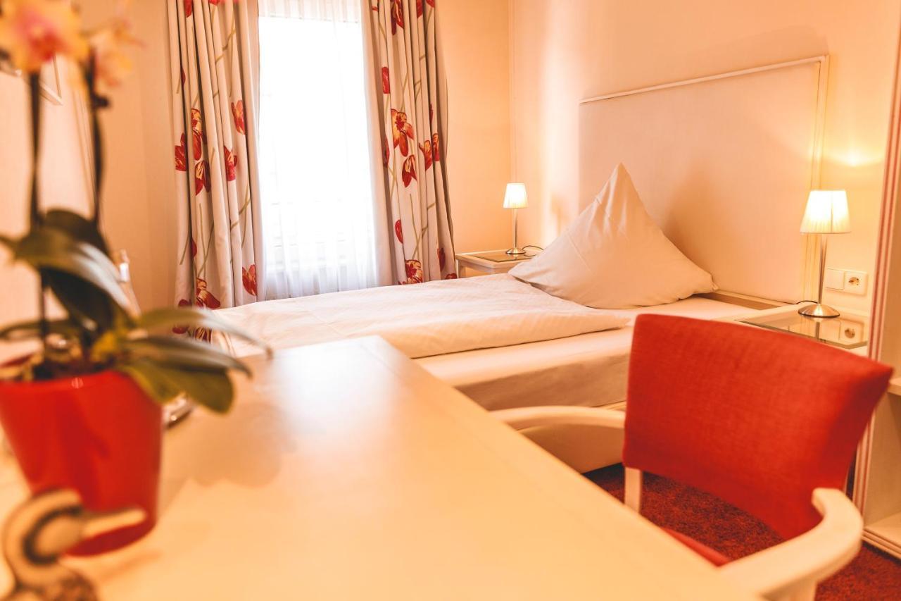 Hotel Loewen เอกเกนชไตน์-เลโอโพลด์สฮาเฟน ภายนอก รูปภาพ