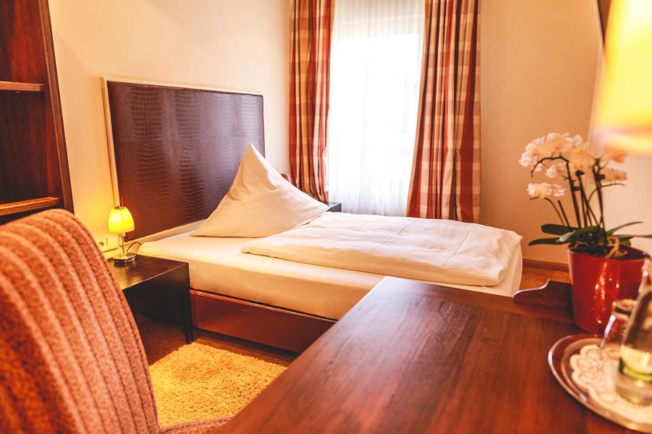 Hotel Loewen เอกเกนชไตน์-เลโอโพลด์สฮาเฟน ภายนอก รูปภาพ