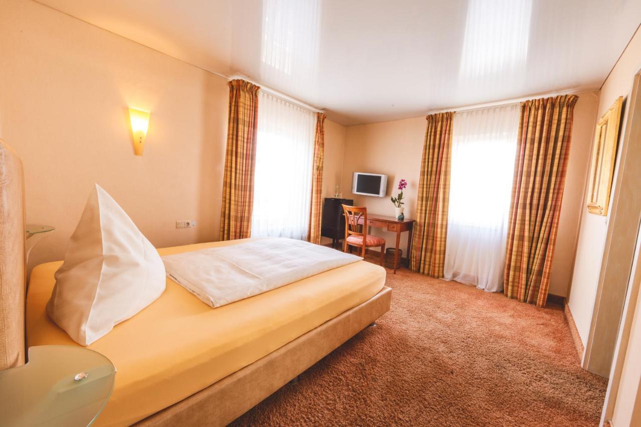 Hotel Loewen เอกเกนชไตน์-เลโอโพลด์สฮาเฟน ภายนอก รูปภาพ